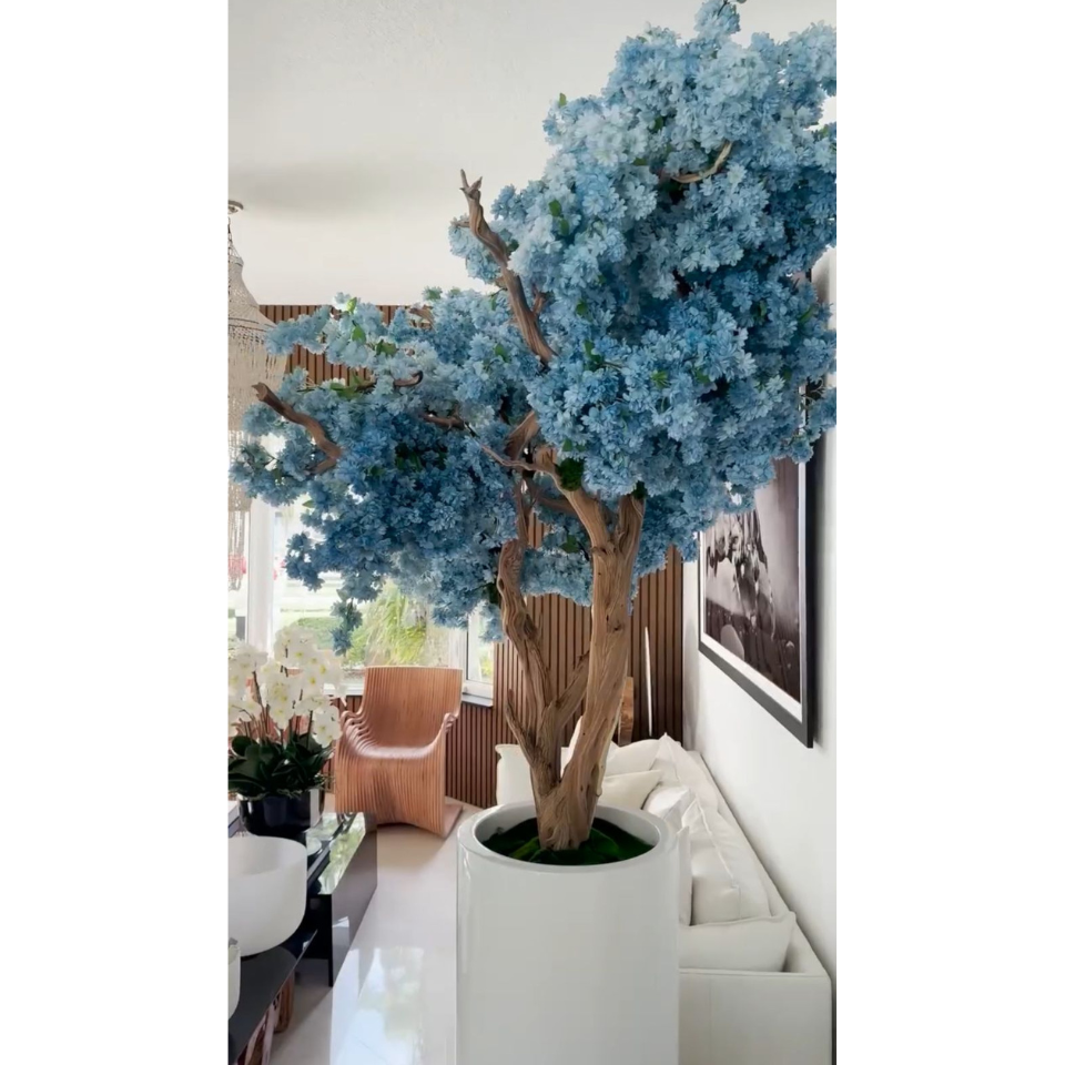 Vase Saint-Tropez blanc mat avec fleurs de cerisier bleues